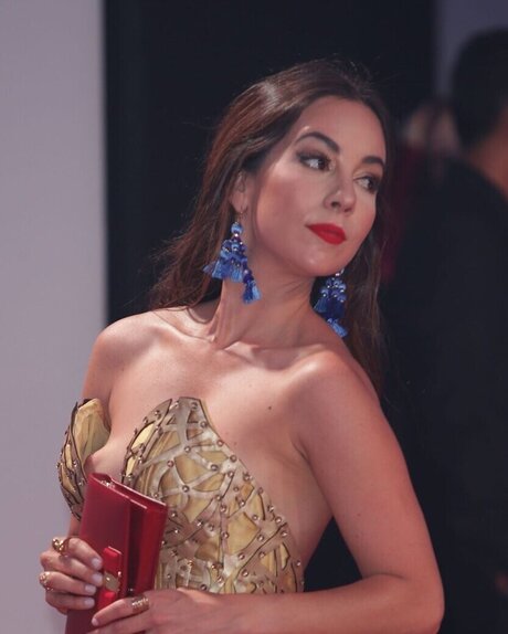 cameltoe uniquementfans chaud parfait img