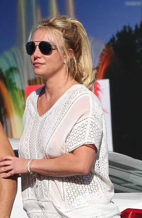 OOPS International actrice artistique archive