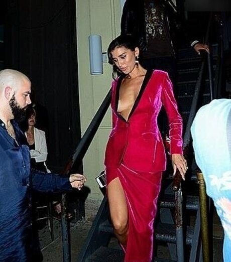 petits seins potelés onlyfans libre nu image