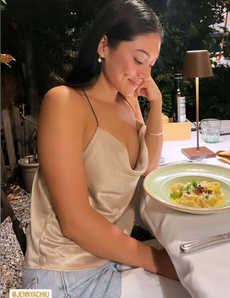 Jenny Chiu modèle érotique photo