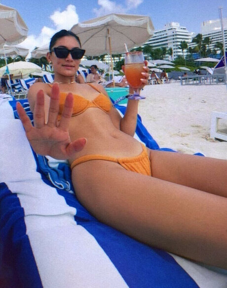 Jenny Chiu modèle érotique collection