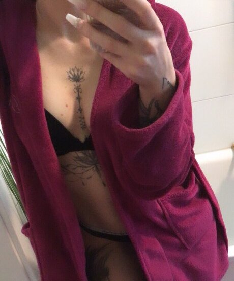 Nicole Anna joli modèle galeries