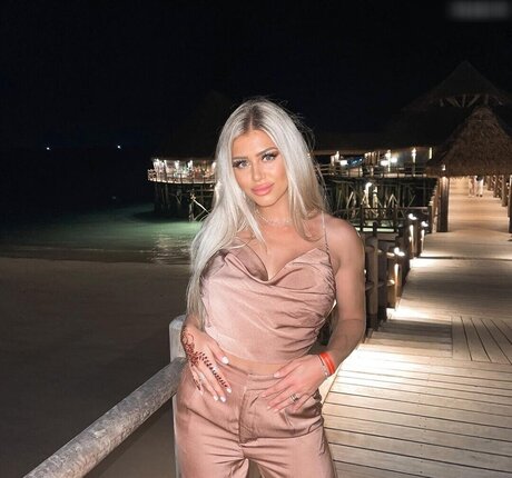 mamelons gonflés onlyfans top sympa photo