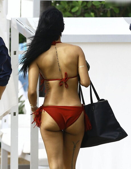 chaton courbé onlyfans haute qualité image