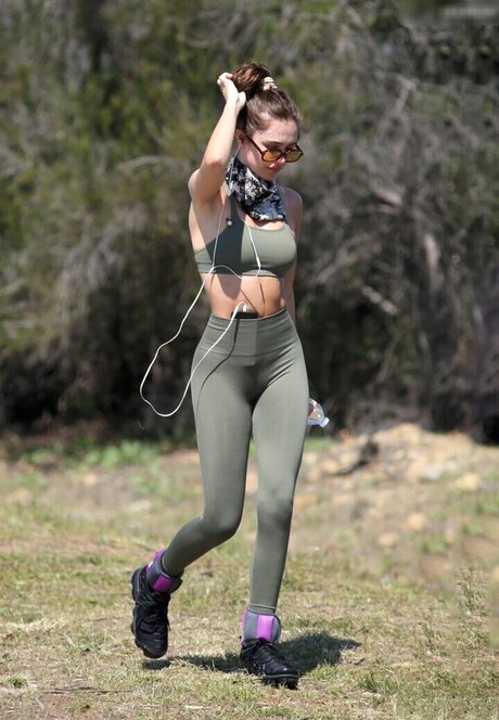 Delilah Hamlin modèle sympa archive