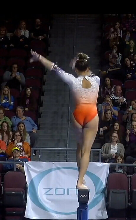 Suni Lee étoile nue galeries