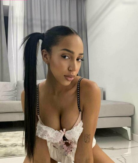 Aalishass Alishakone belle actrice galeries