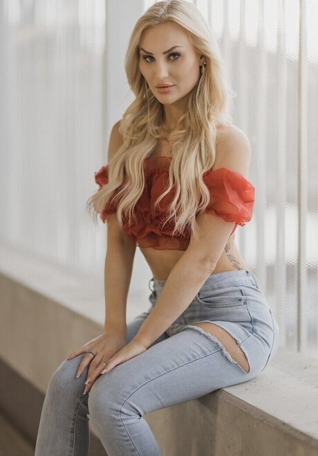 Giulie Hope Santana étoile de l'art galerie