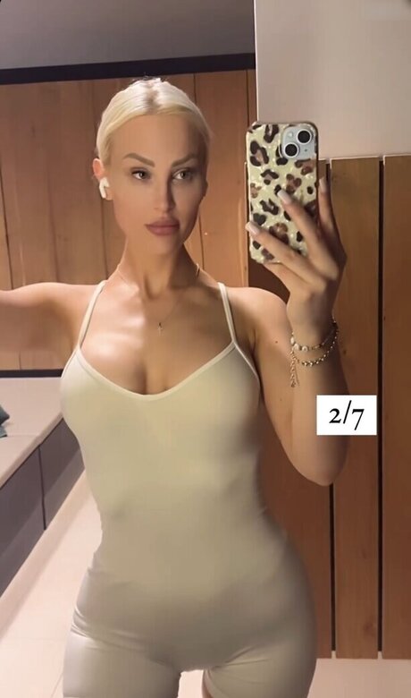 Giulie Hope Santana modèle de sexe collection