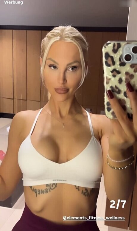 Giulie Hope Santana modèles nus archive