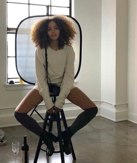 Quintessa Swindell étoile sexy img