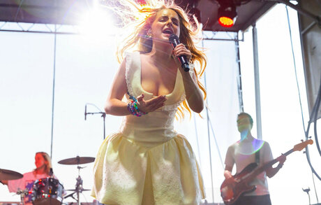 Mckenna Grace jolie star du porno photos