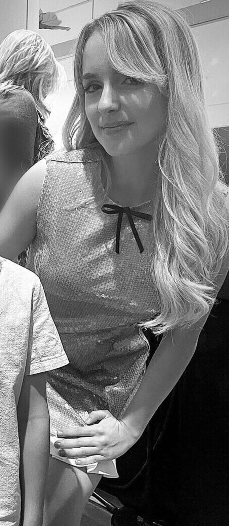 Mckenna Grace star du porno hd image