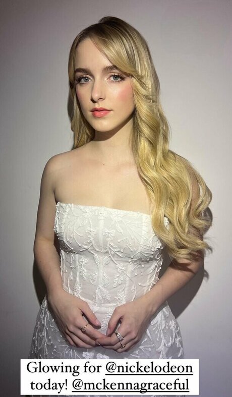 Mckenna Grace nus étoiles archive