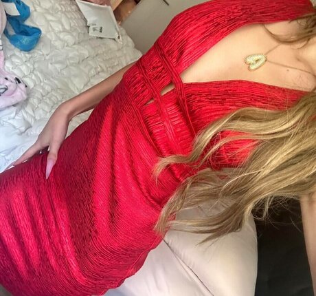 Aly Jade joli modèle collection