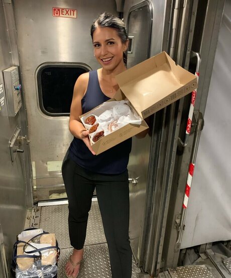 Tulsi Gabbard modèle adulte photos