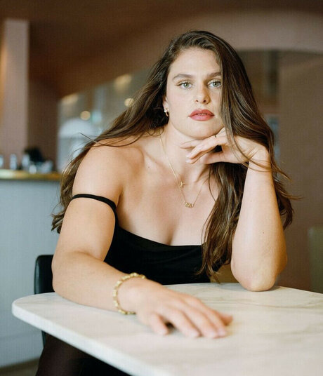 Ilona Maher star du porno érotique photos