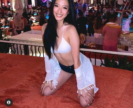 Winnie Chang star du porno de haute qualité photos