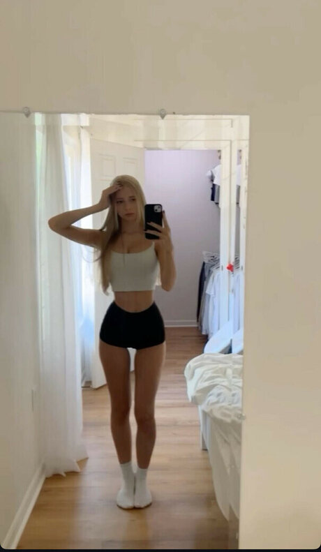 maya zrv étoile érotique archive