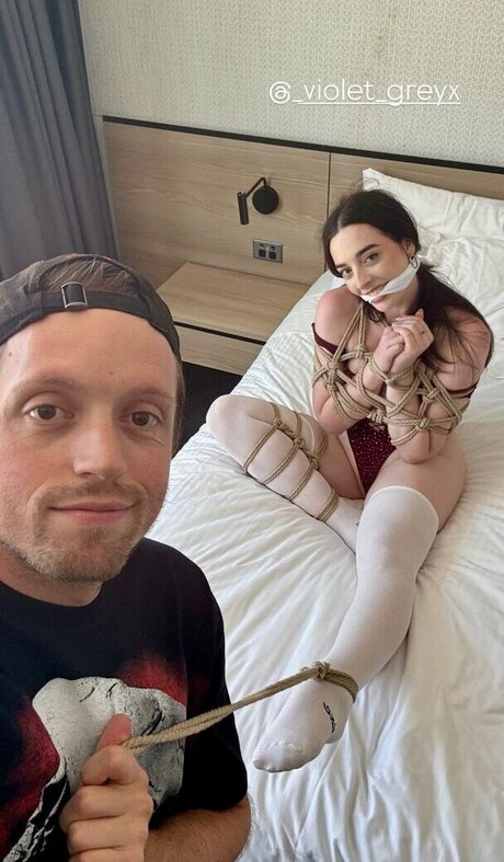 Violet Greyx modèle porno image