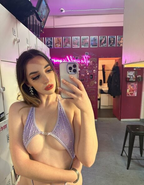 Violet Greyx modèle érotique photos