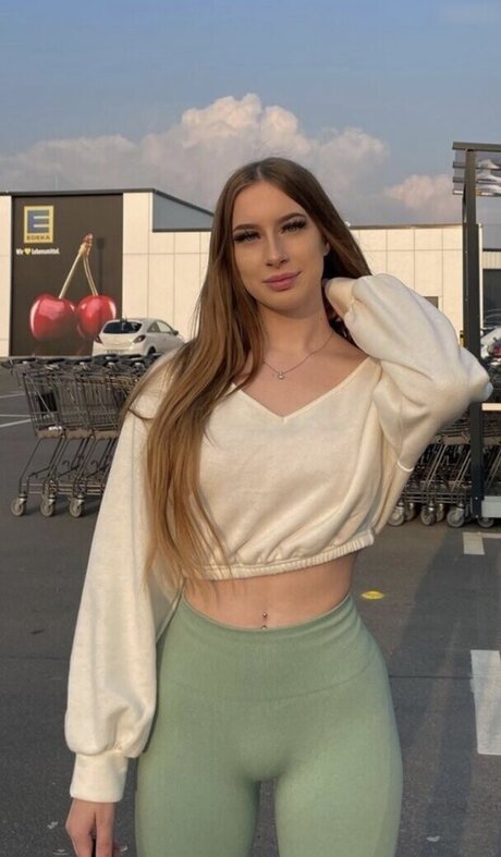 Larissaxra modèle joli des photos