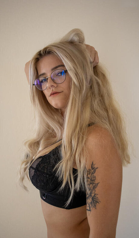 AnnaTravels étoile chaude photo