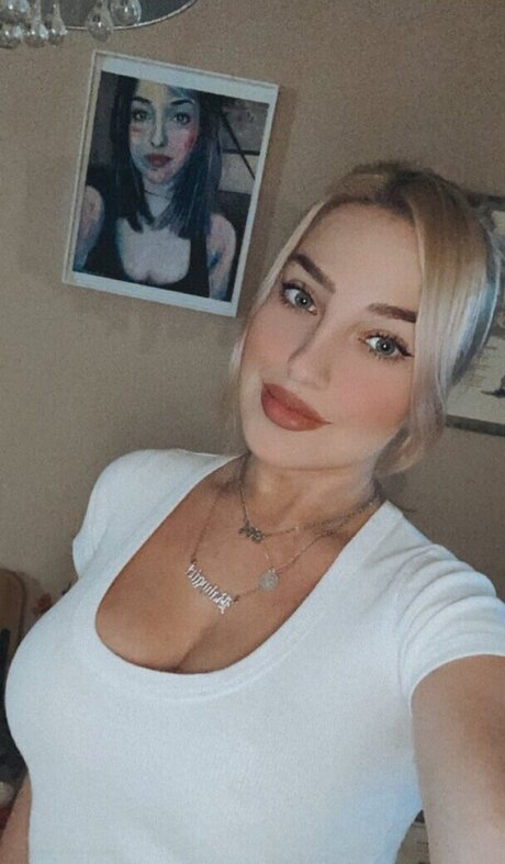 Nikoleta Milenova modèle chaud img