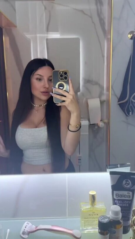 Nikoleta Milenova star du porno nue image