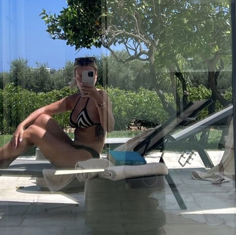 équitation accroupie uniquementfans sexe nu image