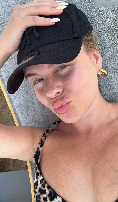 Dagi Bee beau modèle des photos