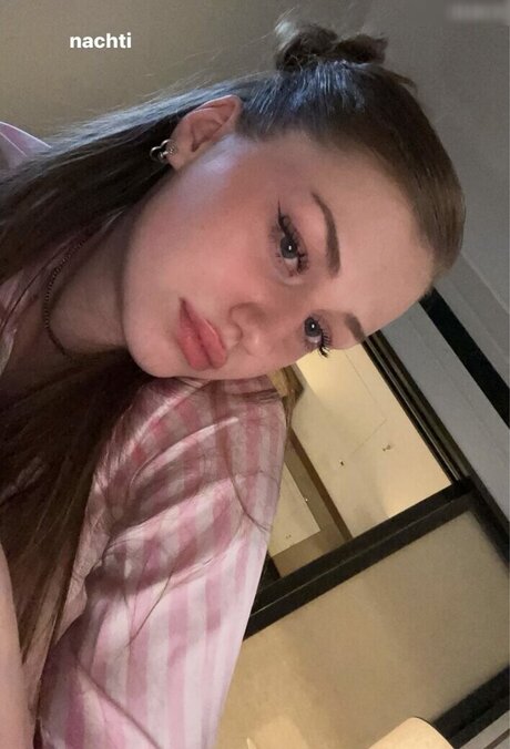 Yana Clare modèle xxx image