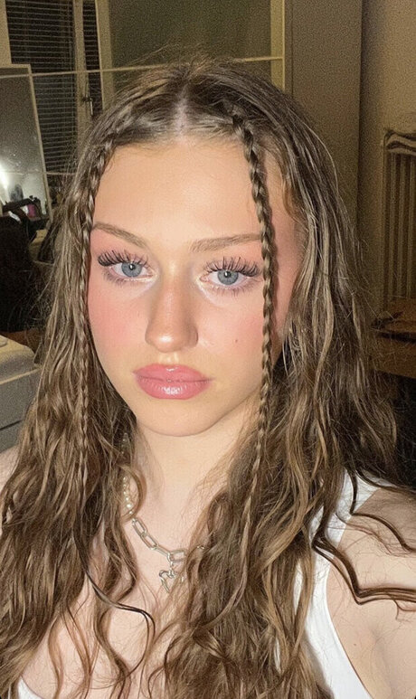 Yana Clare actrice adulte galerie