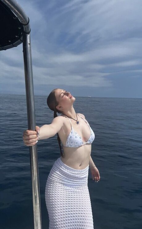 Yana Clare modèle exclusif photo