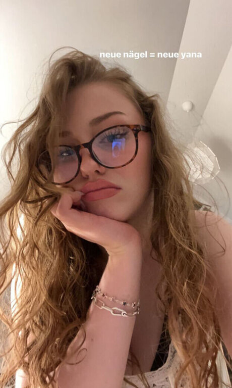 Yana Clare art star du porno galerie