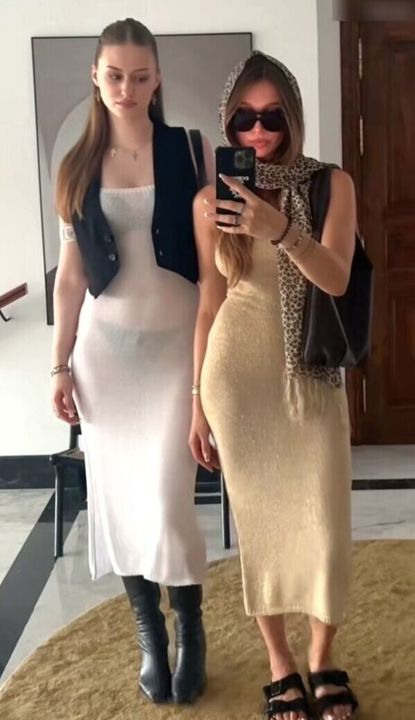 Yana Clare star du porno adulte images