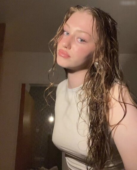 Yana Clare haut modèle des photos