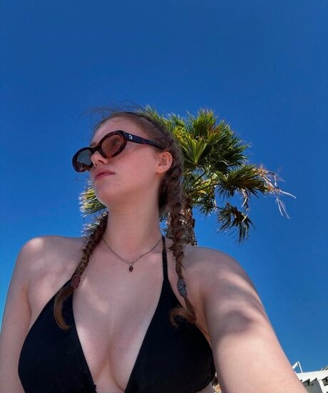 Yana Clare star du porno chaude galerie