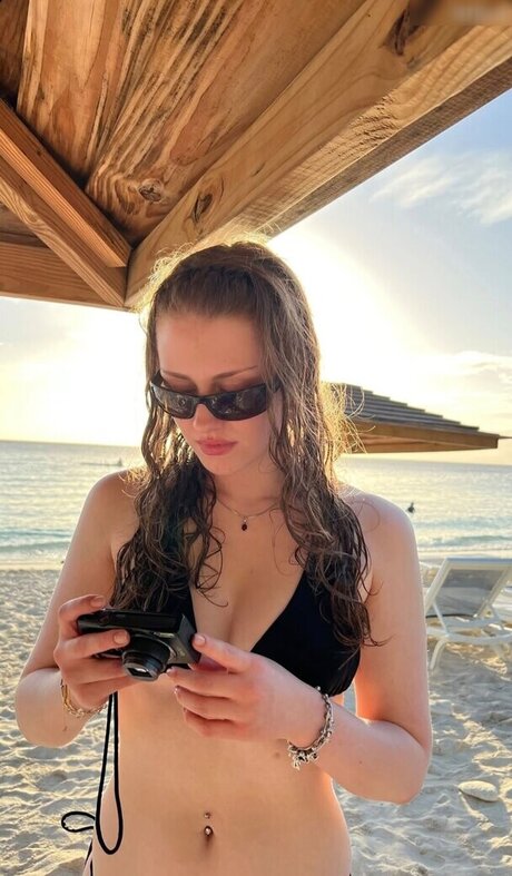 Yana Clare actrice nue archive