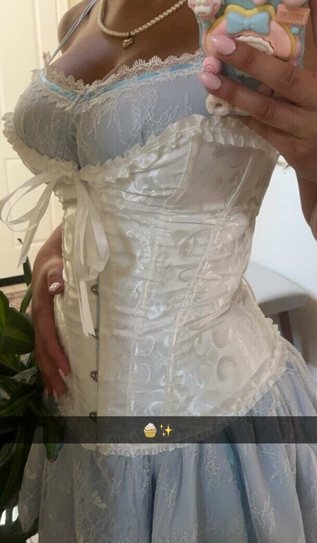 Sara Dobrik actrice sexy des photos