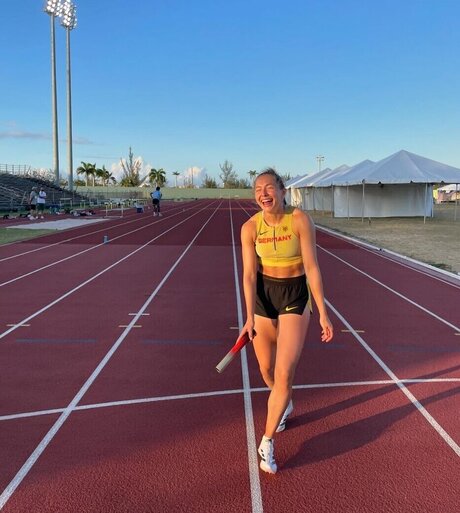 Gina L ckenkemper modèle nu des photos