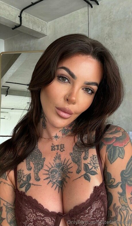 déshabillage onlyfans pornographique chaud images