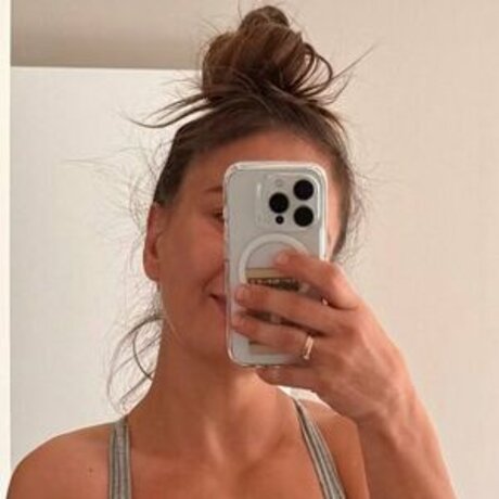 Karolina Kowalkiewicz étoile sexy archive