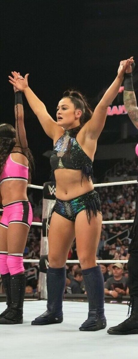 Lyra Valkyria modèle porno images