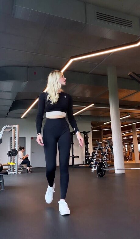 Vallixpauline actrice chaude image