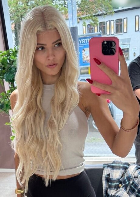 Milica Denise Umicevic star du porno belle collection