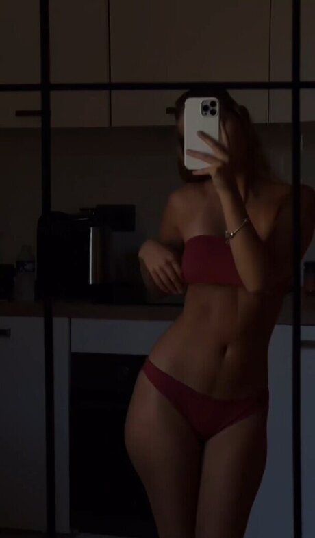 Zoe Kaeppele actrice de nus galeries