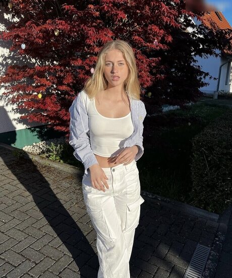 Zoe Kaeppele star du porno de haute qualité collection