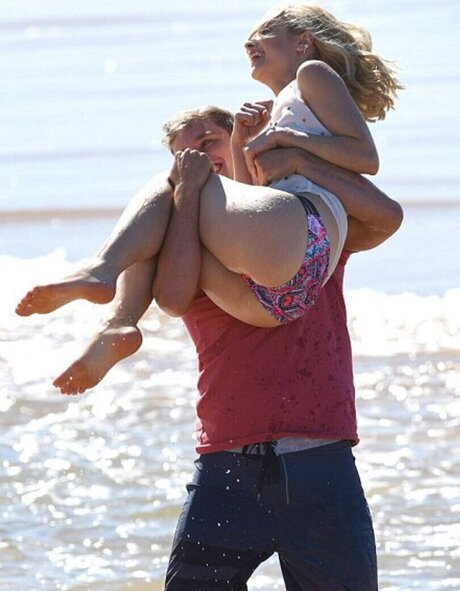 Raechelle Banno actrice libre img