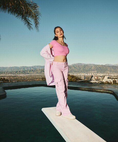 Lola Tung actrice artistique photos